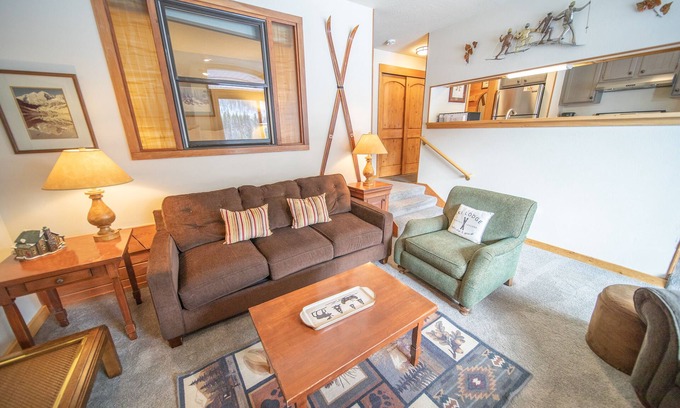 Lakeside Village Condominio | Large Studio with Updated Kitchen and free shuttle