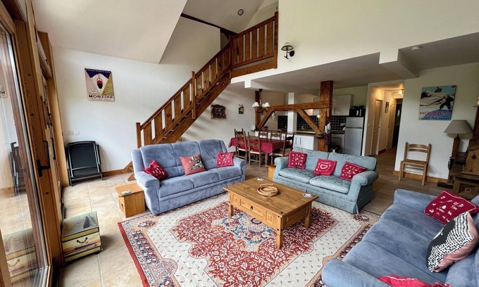 Seytroux Apartamento | Gran ático, balcón, capacidad para 10 personas, familia y mascotas.