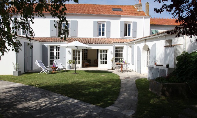 Saint-Denis-d'Oleron Casa | Gran casa de pueblo con piscina, cerca de playas y tiendas.