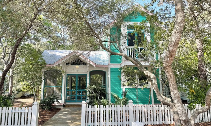 Seaside Casa | Larger Guest Home Sleeps 2 in Seaside, 352 Yards to Beach + 2 Adult Bikes!
