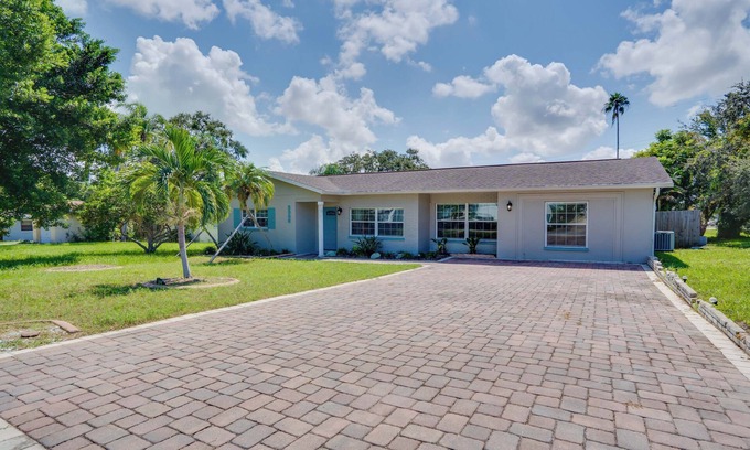 Harbor Bluffs Casa | Largo Poolside Haven - Minutes to Indian Rocks Beach