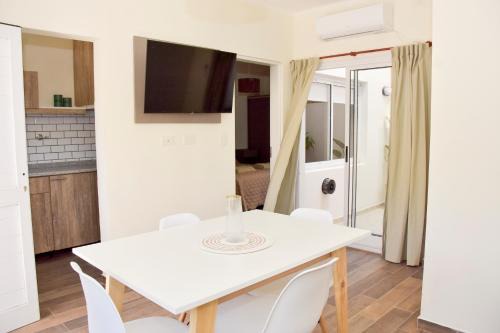 Chascomús Apartamento | Las Blanquitas- departamentos en el casco histórico de Chascomús, a pocos metros de la laguna