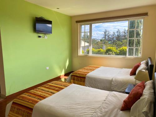 Tababela Casa | Las Hortensia's Casa De Huespedes