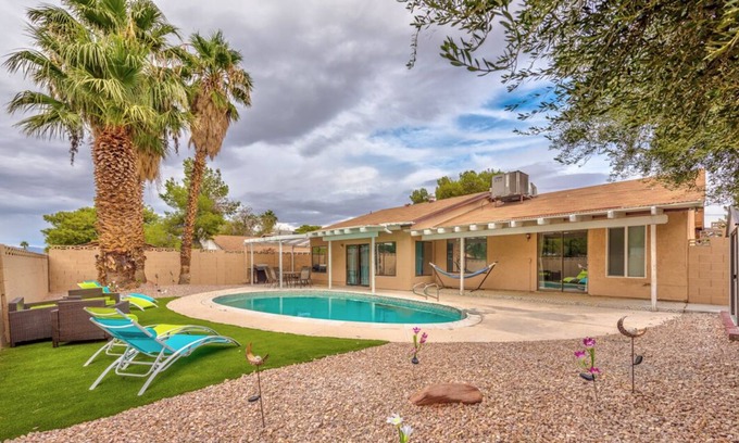 Paradise Villa | LAS VEGAS BRANCH BOUTIQUE VILLA