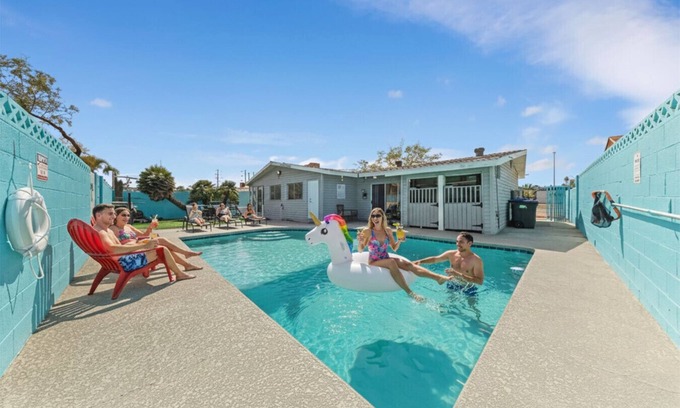 Rancho Oakey Apartamento | Vegas Getaway Ground Floor, Pool, Game Room, BBQ