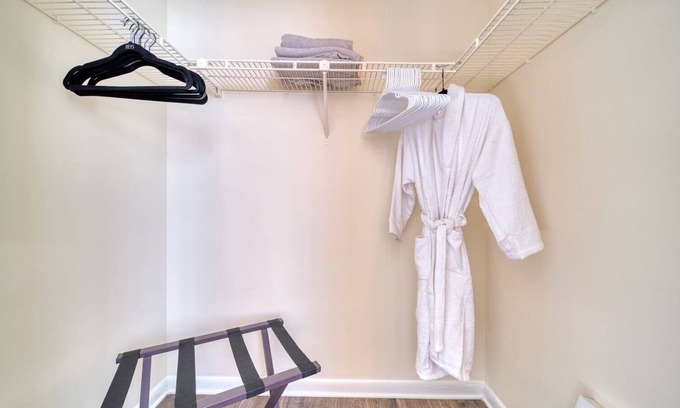 North Lauderdale Apartamento | Lauderdale Modern Oasis Private Apartment