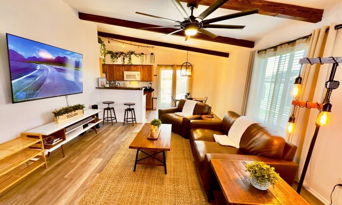 Yuma Casa | Laura Way · Peaceful, 3BR+King Home W/BBQ, Fire Pit & Huge TV!