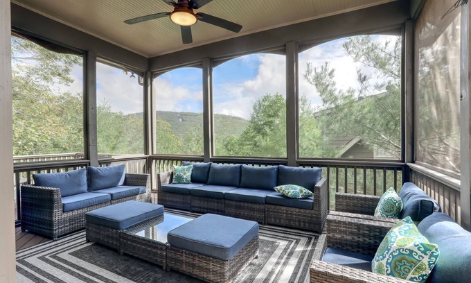 Big Canoe Casa | Laurel Summit - Soak Tired Muscles, Sip Wine Fireside, Play Scenic Golf & Swim Year-round!