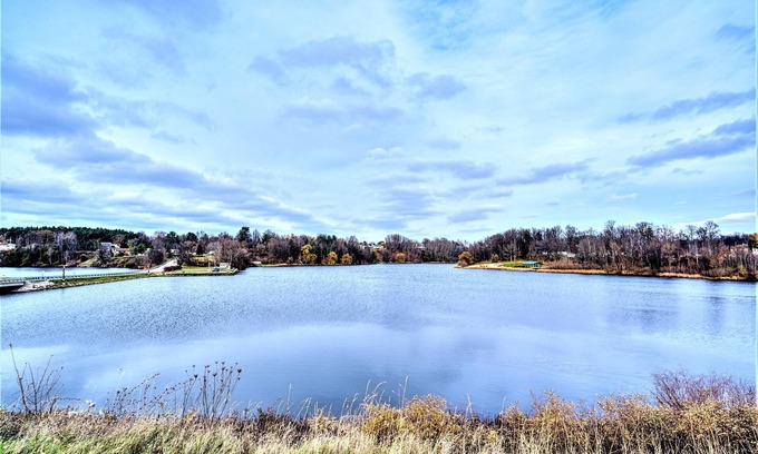 Hart Casa | Lavender Hill Lake House- Stunning Views +Walk to Shops +Near Dunes & Pentwater
