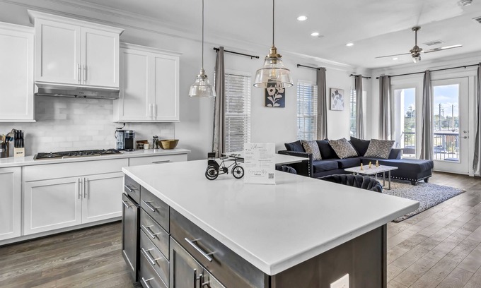 Willow Meadows/Willowbend Area Casa | Lavish 3BR Townhome in the Hotspot of Houston