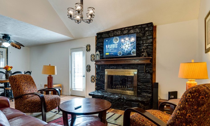 Lawrence Condominio | Lawrence Vacation Rental ~ 12 Mi to Indianapolis!