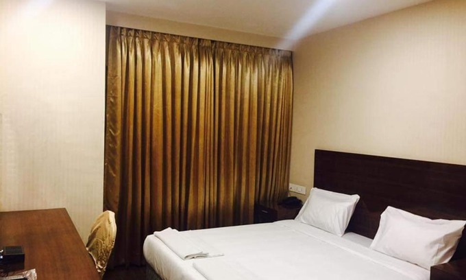 Ekkatuthangal Hotel | Layalee Grande Hotel Chennai