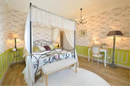 Talizat Casa | Le Château de Vernières