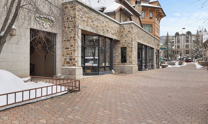 Mountain Village Condominio | Le Chamonix B by Avantstay Located In Mountain Village, Close to Gondola & Skiing