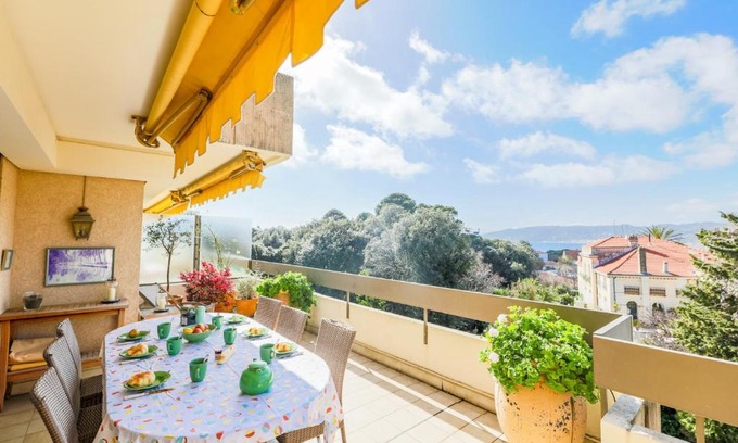 Cap-d'Antibes Apartamento | LE CHATEAU DE LA PINEDE AP4198 by Riviera Holiday Homes