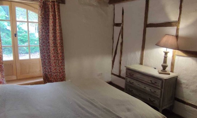 Salignac-Eyvignes Cabaña | Le Cottage des Acacias - un Logis Nature, une Piscine Naturelle et des Animaux!
