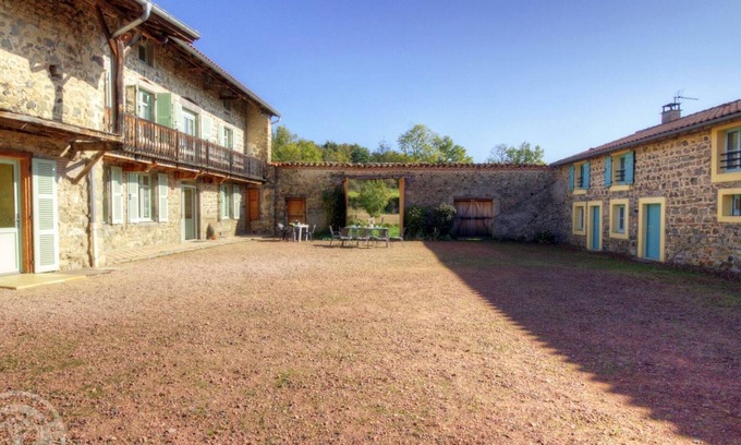 Lure Cabaña | Casa rural renovada entre naturaleza con capacidad para 15 personas, jardín privado y terrazas