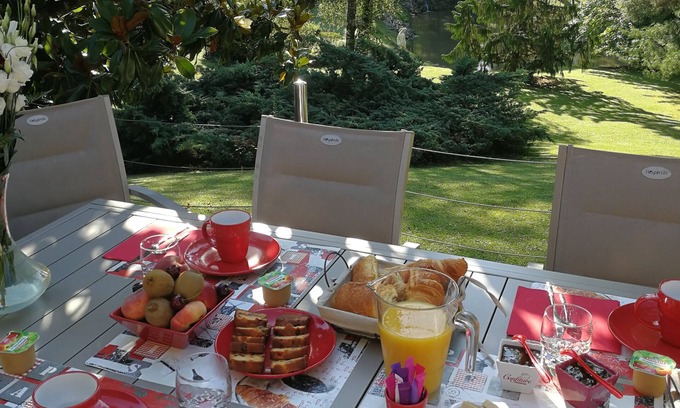 Lamothe-Montravel Cama Y Desayuno | Le Jardin d'Eau
