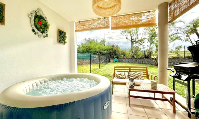 Bras-Panon Apartamento | Le Kerbo, Peace & Private Jacuzzi in Bras-Panon