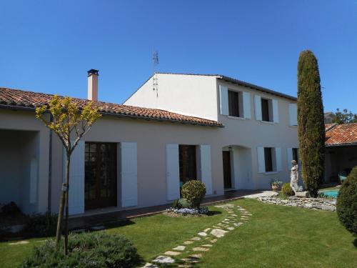 Saint-Jean-d'Angely Cama Y Desayuno | LE LOGIS DE L'ETORE