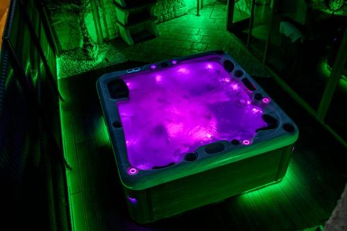 Dormans Casa | Le Logis du Marquis Jacuzzi Billard