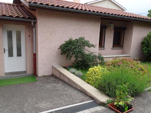 Grezieu-la-Varenne Apartamento | Le Nid Douillet des prés