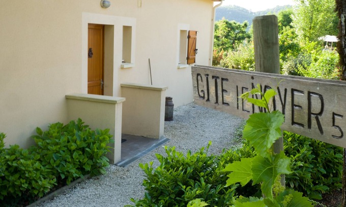 Saint-Julien-de-Lampon Casa | Le Noyer: casa rural de lujo y tranquilamente ubicada en 'maison' con el uso de grandes piscinas.