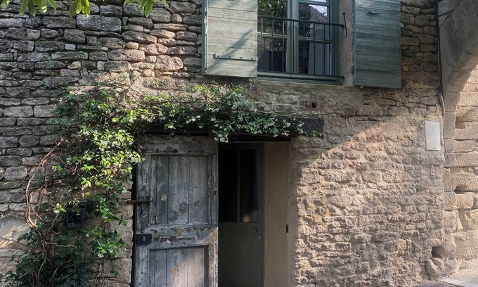 Goult Casa | Le Petit Château is a village house in the charming village of Goult.