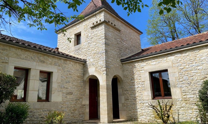 Concores Casa | LE Petit DUC Half Vrijstaande Ruime Bungalow met Privé Terras en Zwembad