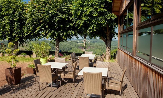 Montmelard Hotel | Le Saint Cyr