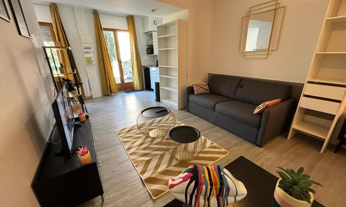 Montbeliard Apartamento | Le Salon Doré Apartment