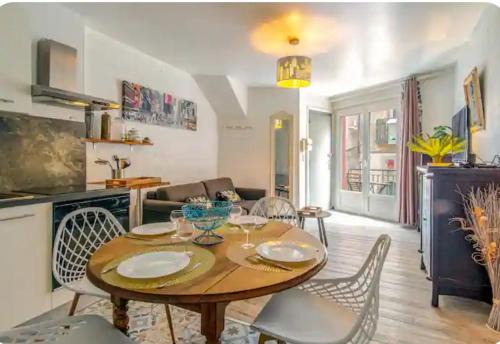 Pezenas Apartamento | "Le Transversal 1" -Balcon-Garage privé optionnel -Centre historique-Plages à 21km !