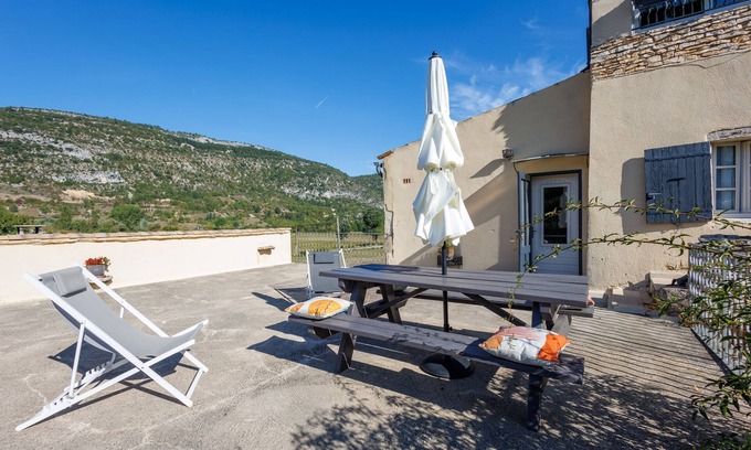 Monieux Casa | Le Viguier - Maison avec terrasse, vue montagne