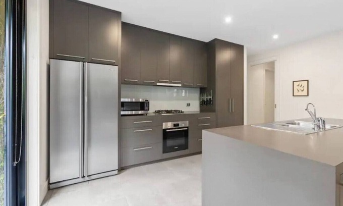 Lake Wendouree Casa | LAk003 · Leafy Lakeside Contemporary for Groups by Ballarat