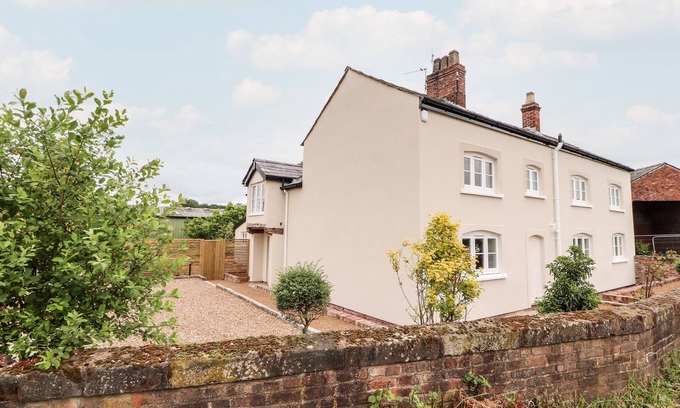 Knutsford Cabaña | LEGH OAKS FARM, pet friendly, luxury holiday cottage in Knutsford