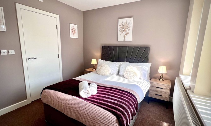 Leicester Casa | Leicester LE3 Stay Free Parking Quiet Area