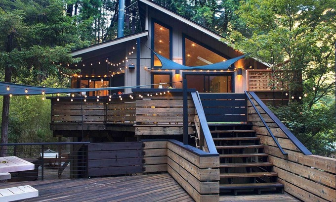 Cazadero Casa | Leo's Lodge - ¡Piscina, bañera de hidromasaje, se admiten perros! Cerca del centro y el río ruso!