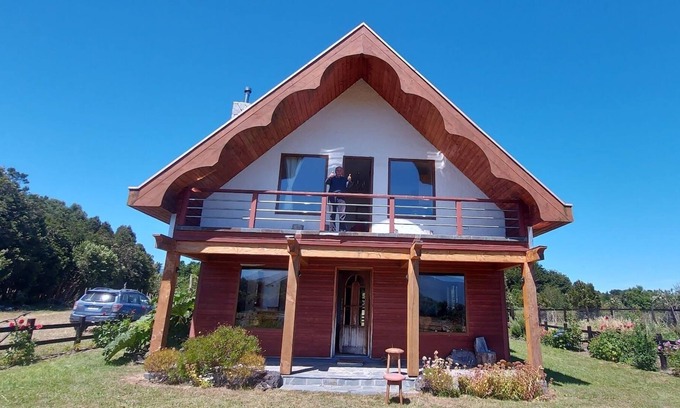 Ensenada Chalet De Esquí | Leoni´s Country House in Front of the Volcanoes