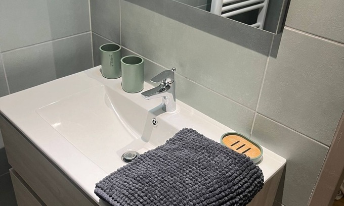 Sauveterre-de-Bearn Apartamento | Les Anges Béarnais apartment, located in a medieval village