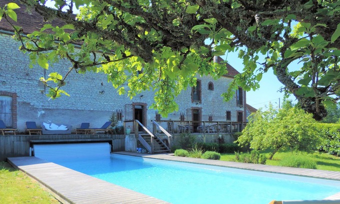 Saint-Aubin-Chateau-Neuf Casa | Les Champs Blancs (The White Fields)