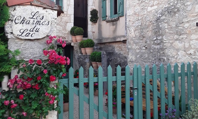 Esclauzels Apartamento | Les Charmes du Lac, un acogedor estudio en el corazón de Esclauzels, a 20 minutos de Cahors y a 10 minutos de St. Cirq La Popie