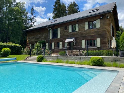 Lorcy Casa | Les Iris - Gîte Tout Confort au Cœur de la Nature