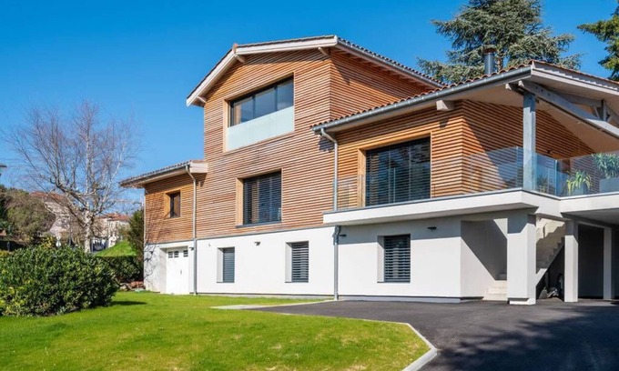 Saint-Didier-au-Mont-d'Or Villa | Les Muriers - Stunning wooden modern house
