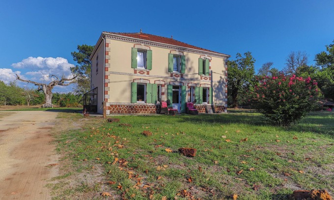 Trensacq Casa | Les Maisons Des Houssats con piscina compartida y terraza privada.
