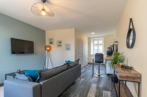 Cour-Cheverny Casa | Les Oberlins 2 Appartements, Cour, BBQ & Parking