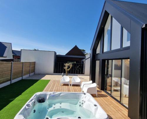 Ploudalmezeau Casa | LES PORTSALLAISES piscine ou spa à 300m de la plage