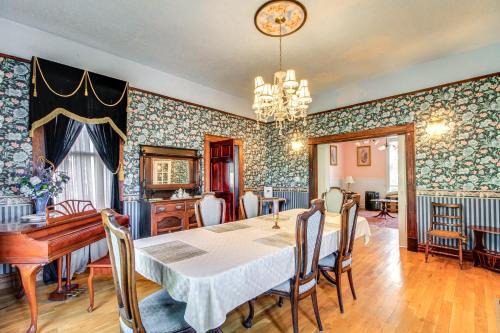 Huning Highland Historic District Casa | Less Than 1 Mi to Downtown ABQ Historic Manor with Patio!