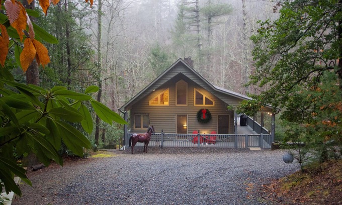 Ferguson Cabina | Let's Get Lost in Romantic 8-Guest Retreat w/ Playful Days & Restful Nights!