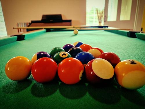 Pentrebach Casa | Lewis Gethin House, Newly renovated cottage sleeps 9, close to bike park wales