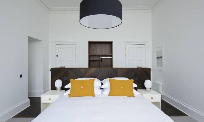 Isle of Lewis Cabaña | Lews (Superior Bedroom) - a lews castle that sleeps 2 guests in 1 bedroom